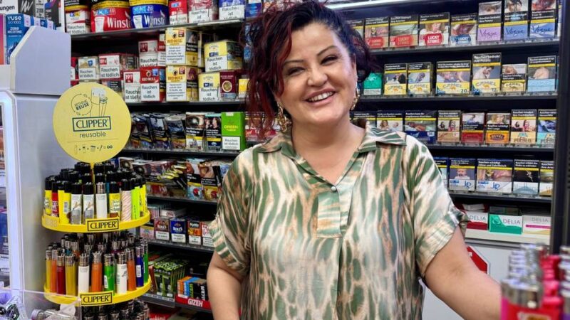 Debatte um Kamera-Brille: Neusser Kiosk-Mitarbeiterin geht nach Internet-Prank viral