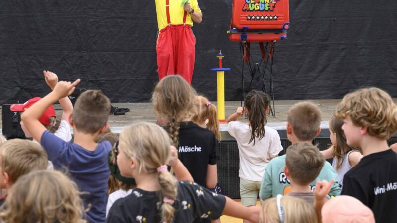 Kinderschützenfest in Holzbüttgen: 180 Kinder, ein Clown und zwei Orden