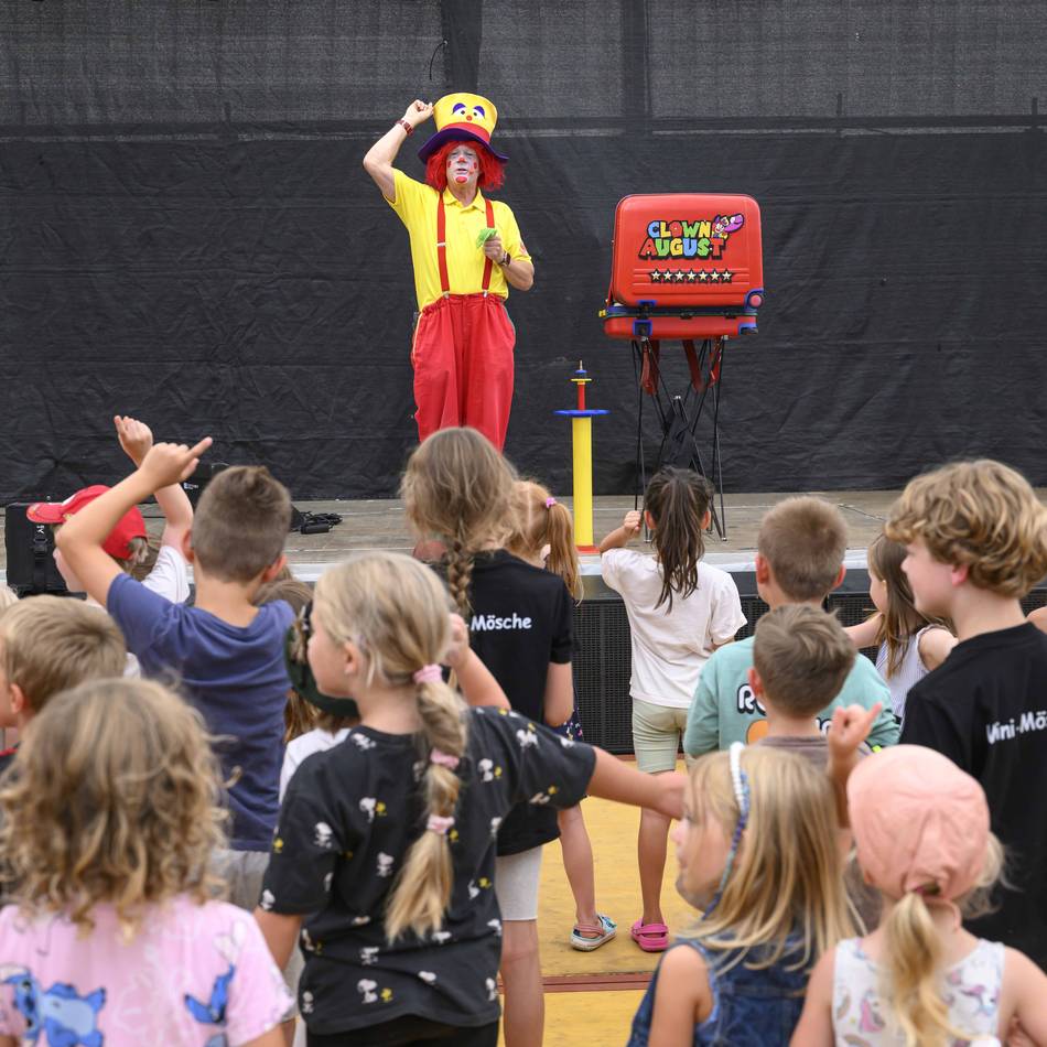 Kinderschützenfest in Holzbüttgen: 180 Kinder, ein Clown und zwei Orden