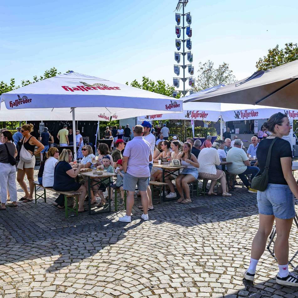 Kleine Auszeit lockte Hunderte auf den Lindenplatz: „Die Leute sollen hier einen schönen Abend verbringen“
