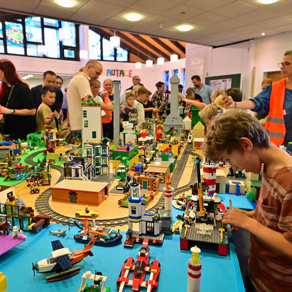 Lego-Projekt in Büttgen: In vier Tagen ist eine Stadt entstanden – mit Kino, Flughafen und Eiffelturm