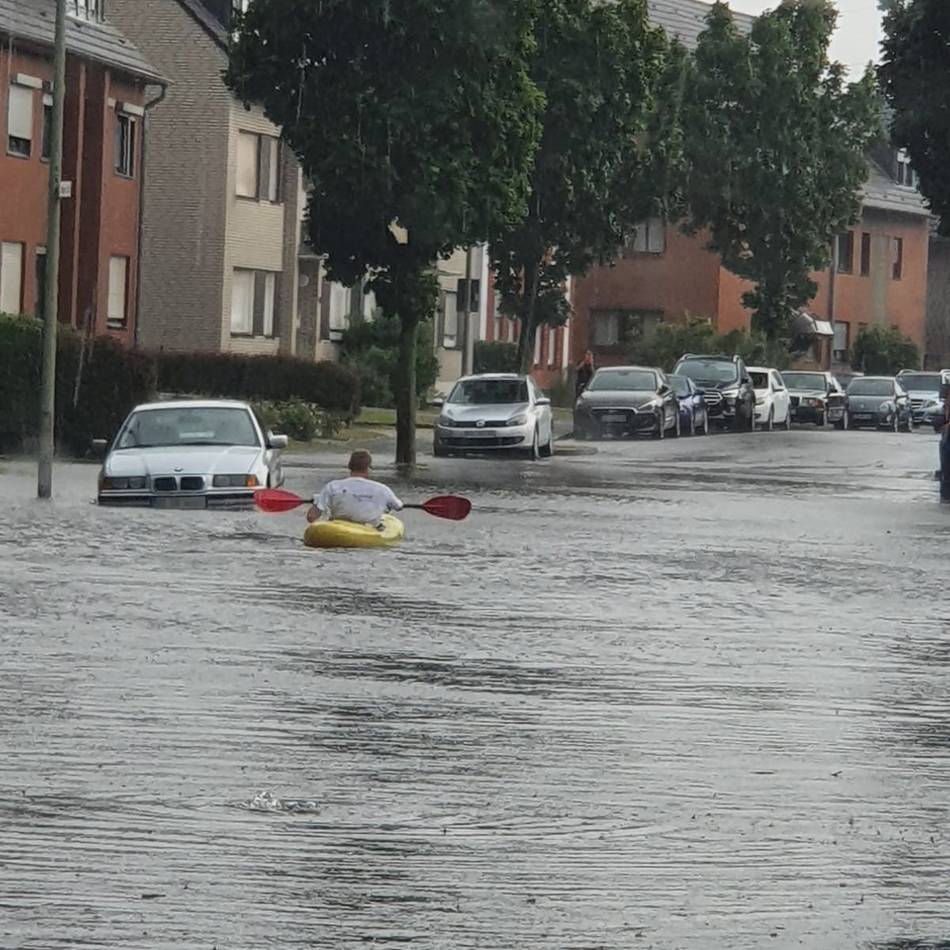 Starkregen in Mönchengladbach: Straßen immer wieder überflutet – „Wer übernimmt die Verantwortung?“