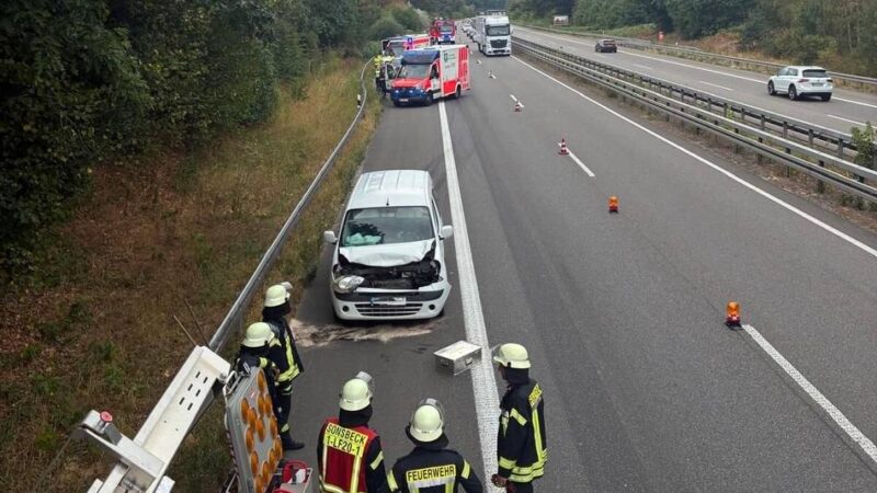 Kollision zweier Pkw bei Sonsbeck: Unfall auf der A57 fordert mehrere Verletzte