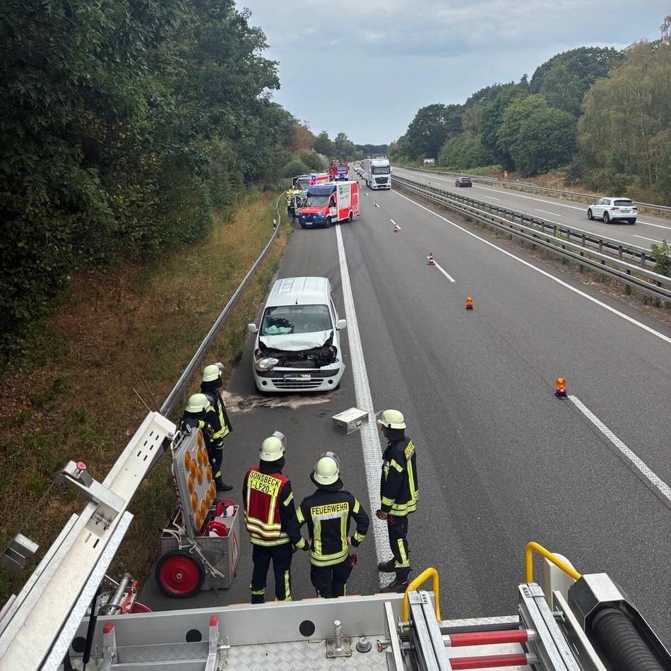 Kollision zweier Pkw bei Sonsbeck: Unfall auf der A57 fordert mehrere Verletzte