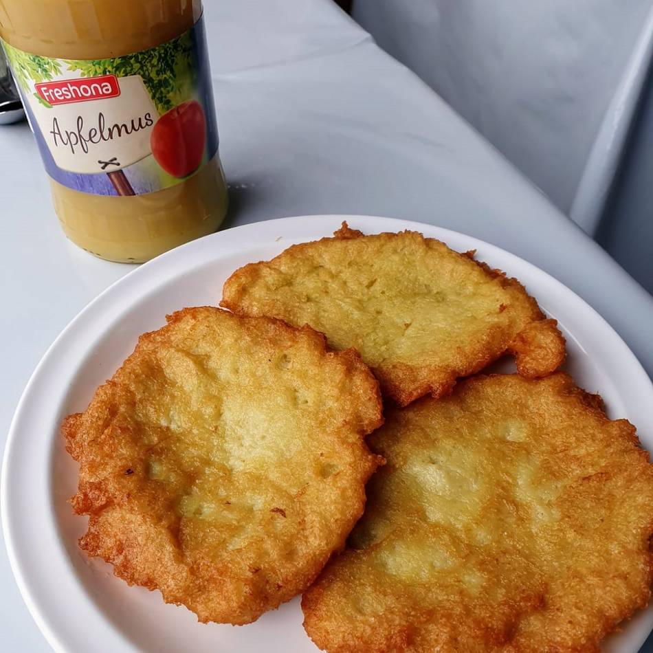 Feierabendmarkt in Radevormwald: Steaks und Reibekuchen locken auf dem Markt