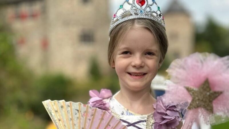 Prinzessinnentag in Ratingen: Mädchen verwandeln sich in Prinzessinnen