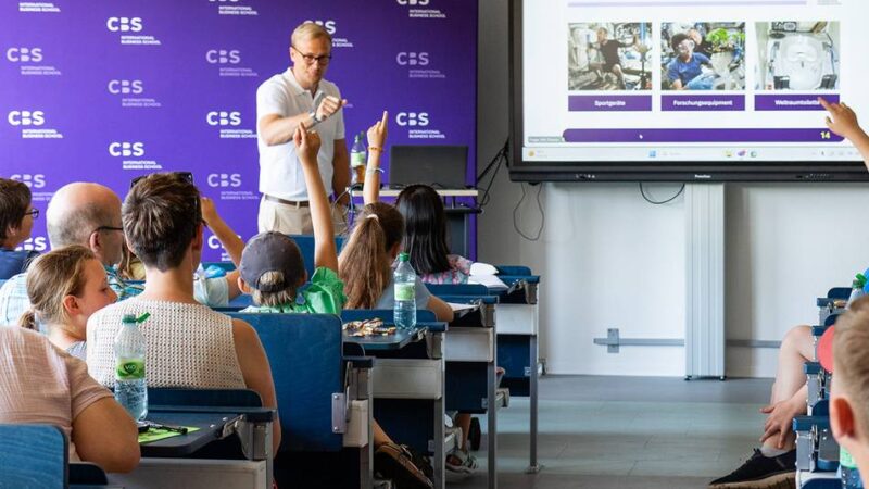 Kinder-Uni in Neuss: Schüler lernen KI und Logistik an der CBS