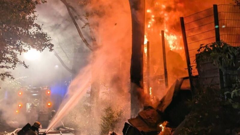 Brand in Kleve: Feuer in Baustoffhandel – Großeinsatz in der Nacht