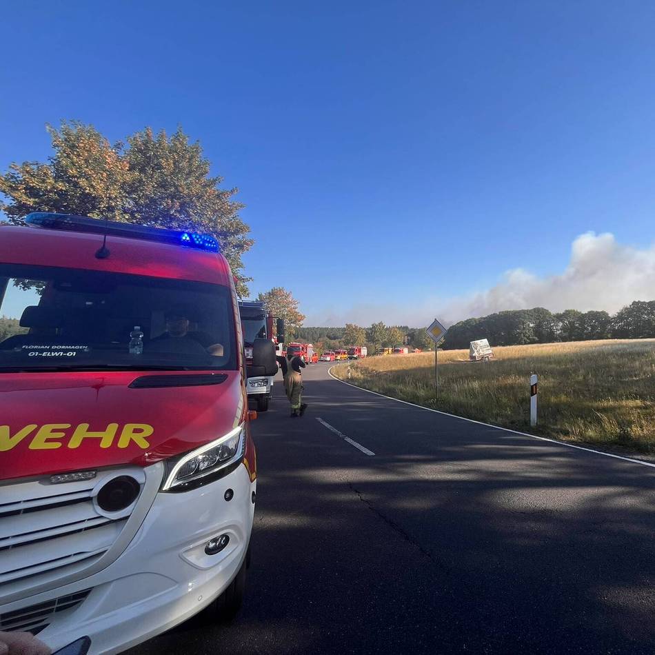Waldbrand in NRW: Dormagener Feuerwehr unterstützt Löscharbeiten im Hürtgenwald
