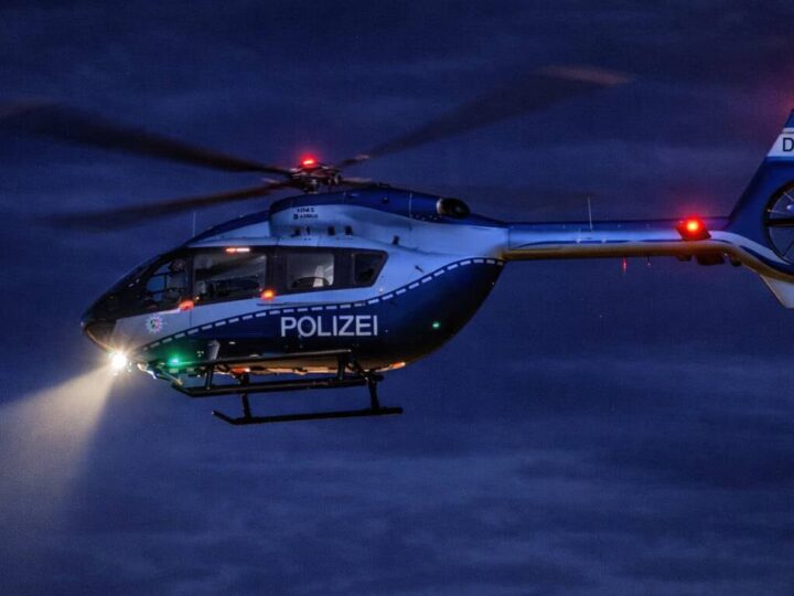 Nächtlicher Einsatz in Hückeswagen: Polizeihubschrauber sucht 92-Jährigen und kreist über Stadt