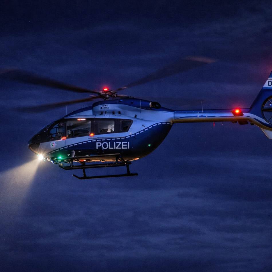Nächtlicher Einsatz in Hückeswagen: Polizeihubschrauber sucht 92-Jährigen und kreist über Stadt