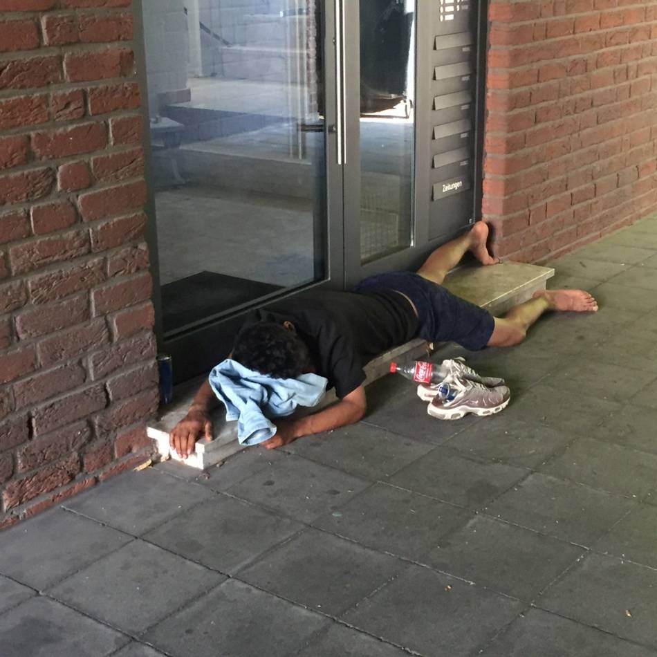 Sorge um Obdachlose in der Neusser Innenstadt: „Man sieht immer mehr Menschen, die draußen schlafen“