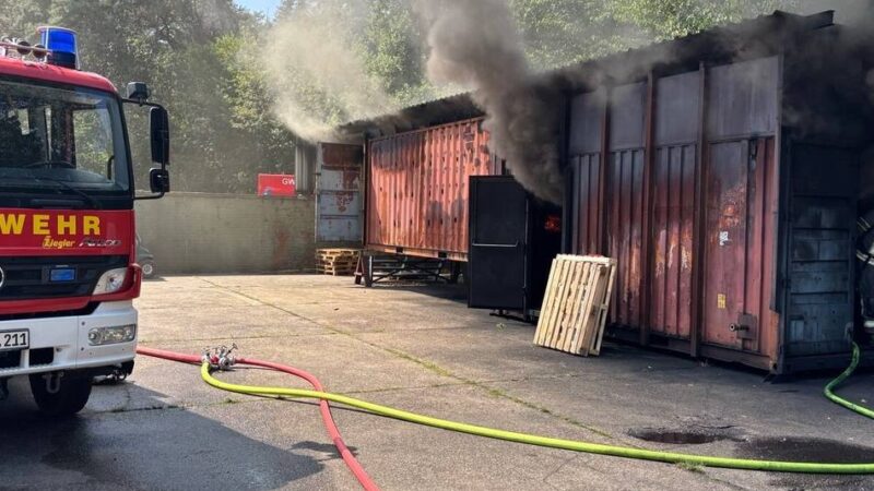 Freiwillige Feuerwehr Alpen zu Gast in Weeze: 17 Einsatzkräfte aus Alpen proben den Ernstfall