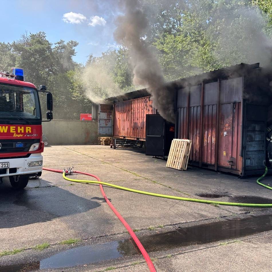 Freiwillige Feuerwehr Alpen zu Gast in Weeze: 17 Einsatzkräfte aus Alpen proben den Ernstfall