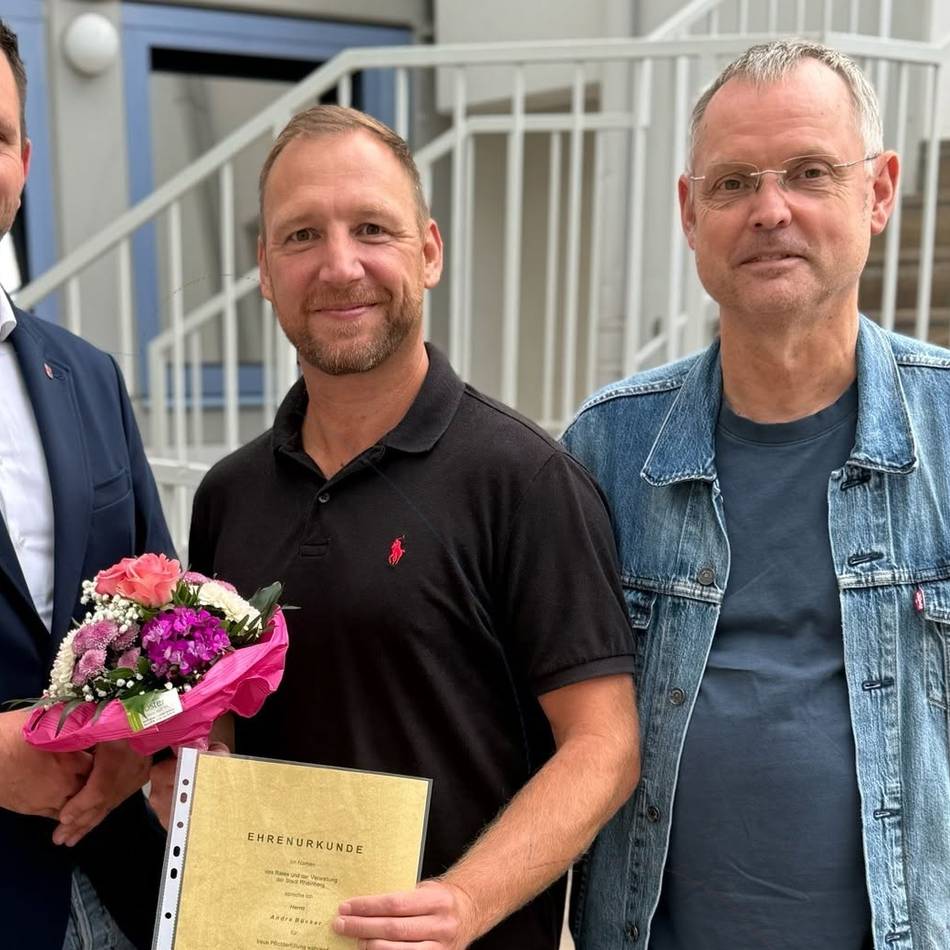 Dienstjubiläum in Rheinberg: Seit 25 Jahren bei Stadt und VHS