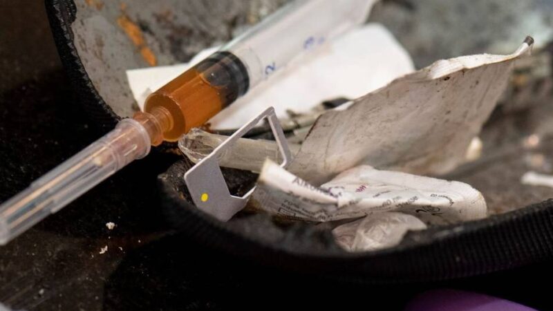 Sondereinsatz in Neuss: Polizei stellt Heroin sicher und verfolgt E-Scooter-Fahrer