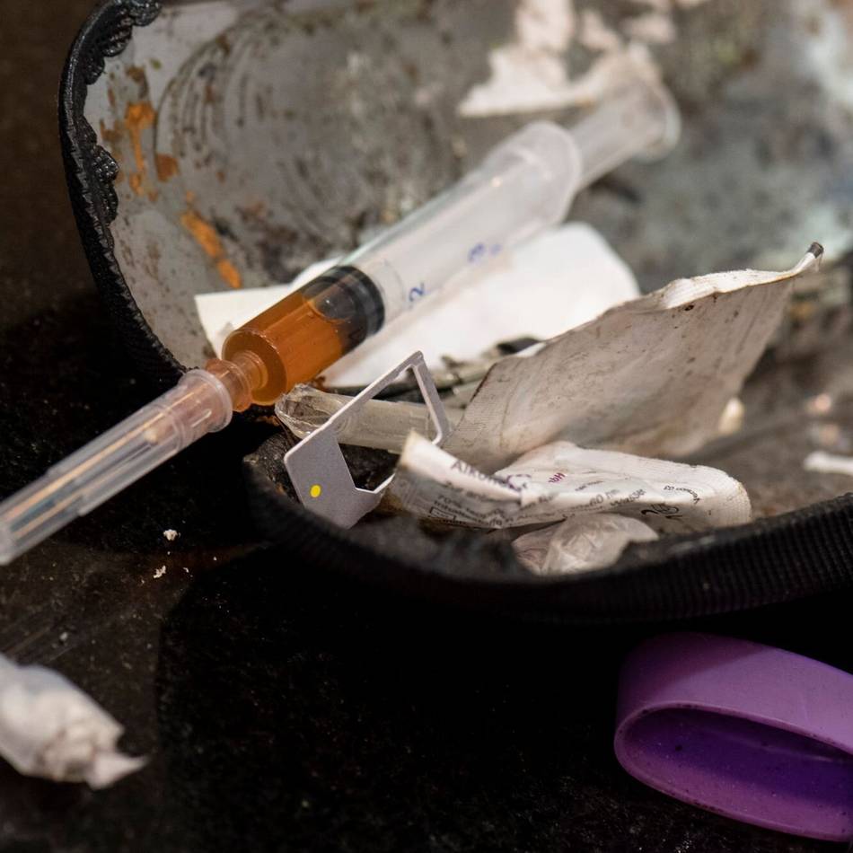 Sondereinsatz in Neuss: Polizei stellt Heroin sicher und verfolgt E-Scooter-Fahrer
