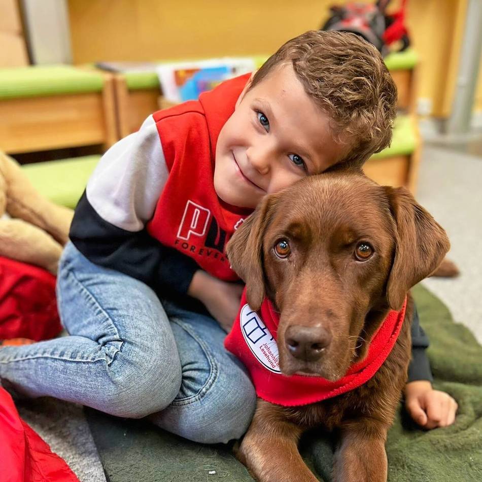 Projekt der Johanniter in Duisburg: „Der Hund korrigiert nicht und lacht nicht über Fehler“