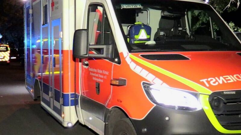Verdacht auf Alkohol: Radfahrer nach Unfall in Neuss in Lebensgefahr