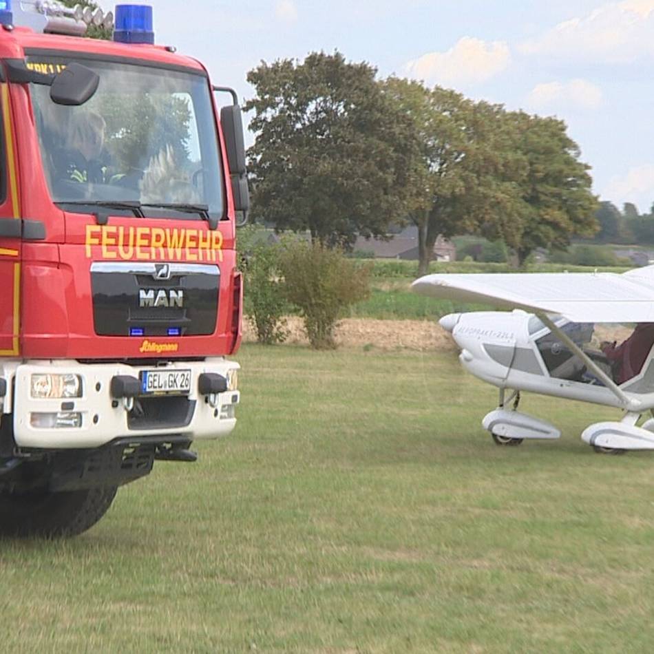 Rettungskräfte am Flugplatz Kerken: Flugzeug muss in Aldekerk notlanden – Rettungshubschrauber der Bundeswehr im Einsatz