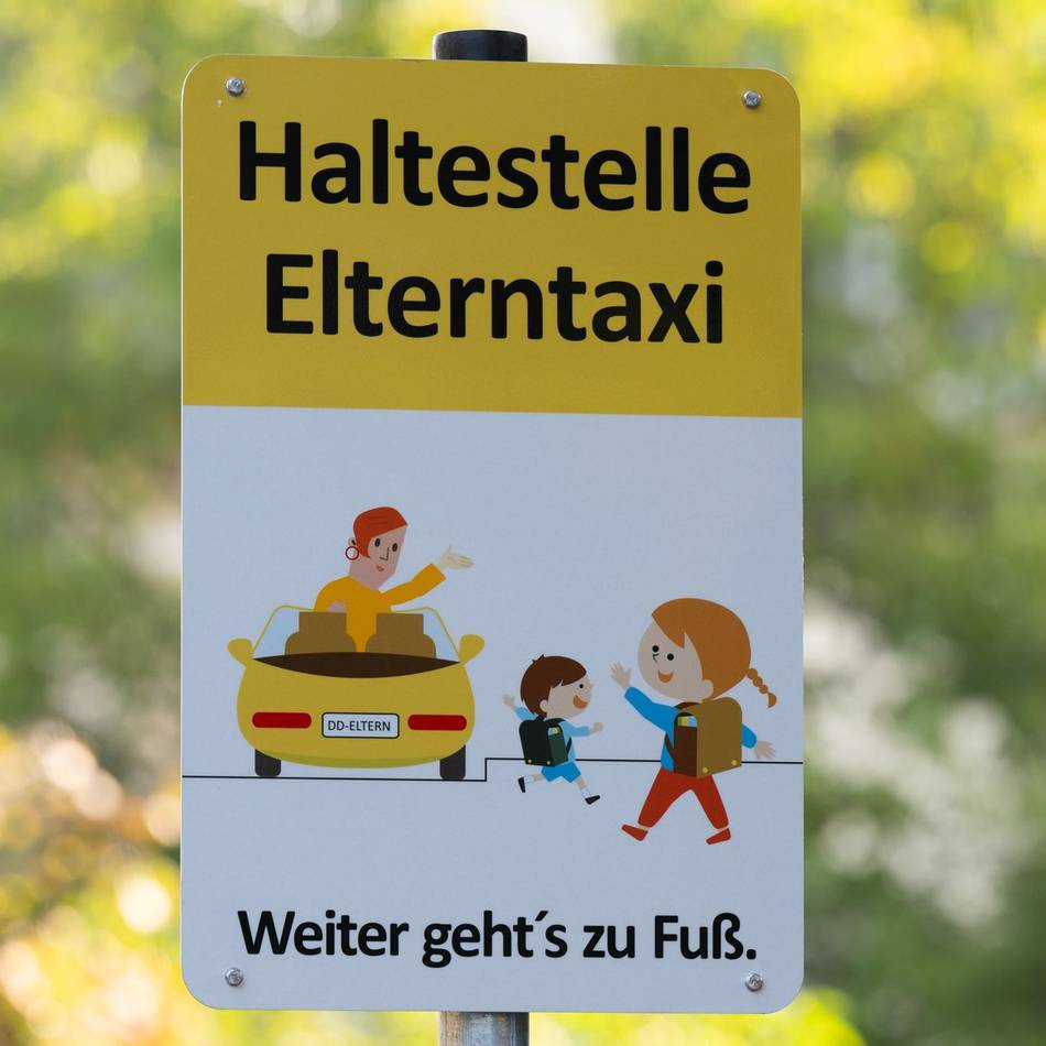 Weniger Elterntaxis in Neuss: Grüne wollen Schulstraßen zur Dauerlösung machen