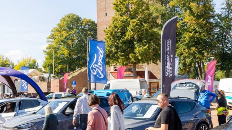 35. Erkelenzer Automobilausstellung: Schicke Schlitten treffen auf Spielmobil
