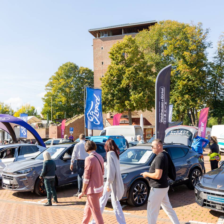 35. Erkelenzer Automobilausstellung: Schicke Schlitten treffen auf Spielmobil