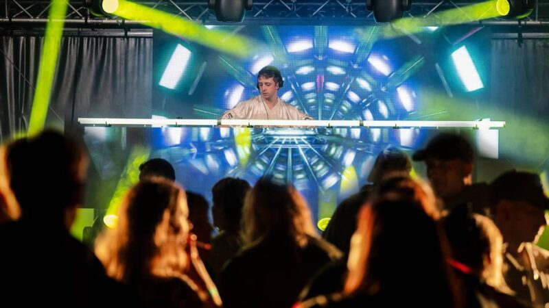 Peto Summerbeats: Monheim feiert ausgelassene Open-Air-Party auf der Baumberger Bürgerwiese