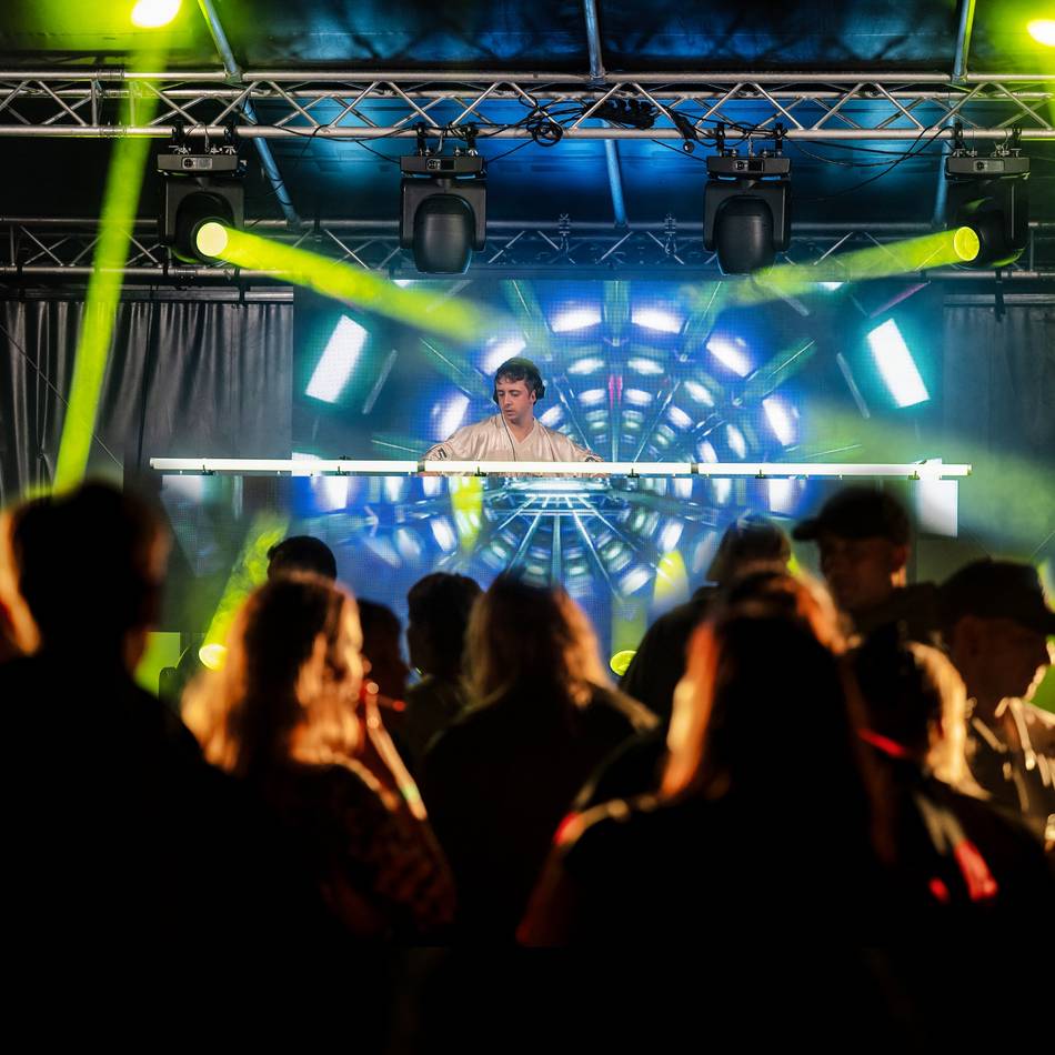 Peto Summerbeats: Monheim feiert ausgelassene Open-Air-Party auf der Baumberger Bürgerwiese