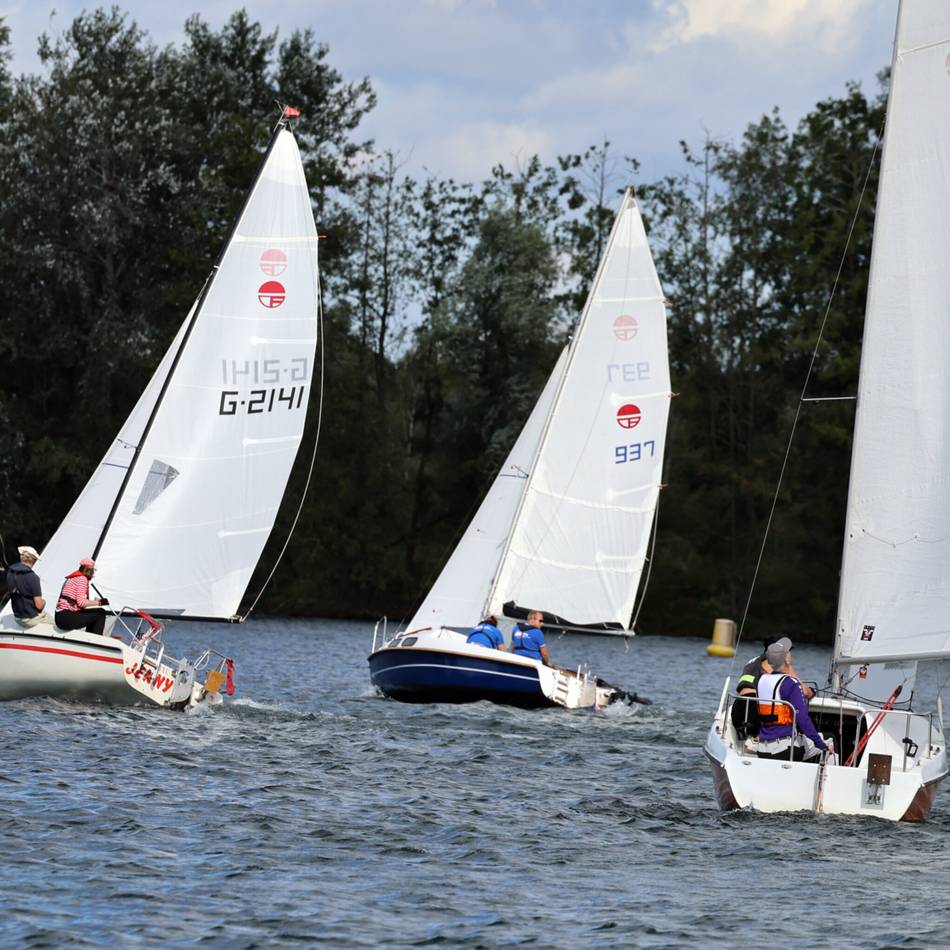 Segeln in Hilden: Elbsee: Zwischen Böen und Bojen den Kurs halten