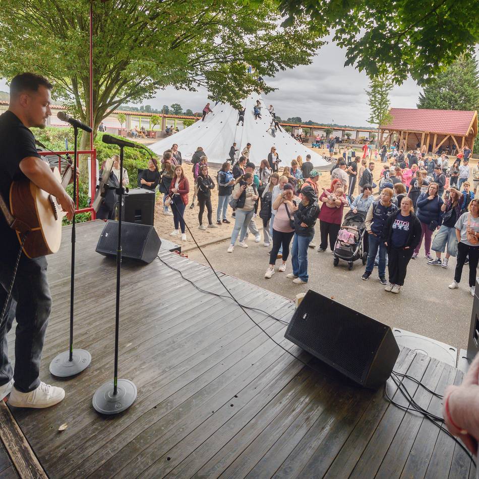 EVC Open Air in Kalkar: Musik und Vielfalt auf drei Bühnen im Wunderland