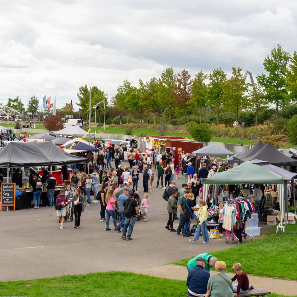 Premiere in Leverkusen: Sommertrödelmarkt im Neuland-Park lockt Tausende