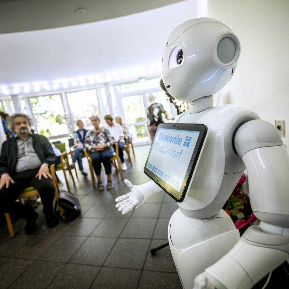 Auszeichnung in Garath verliehen: Wenn ein Roboter bei der Pflege hilft – Preis für Düsseldorfer Heim