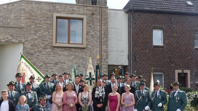 Schützenfest in Menzelen-Ost: Mit dem neuen König zum „Dorfrausch“