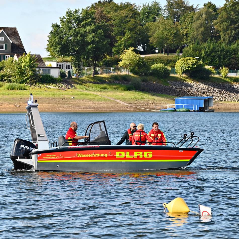 Einsätze auf der Hückeswagener Talsperre: Neues Rettungsboot dreht erste Runden auf der Bever