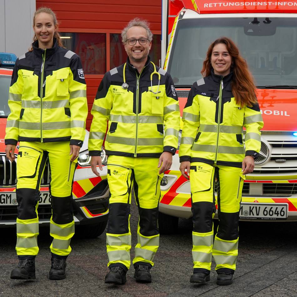 Rettungsdienst im Oberbergischen Kreis: Neue Einsatzkleidung – aus Orange wird Gelb
