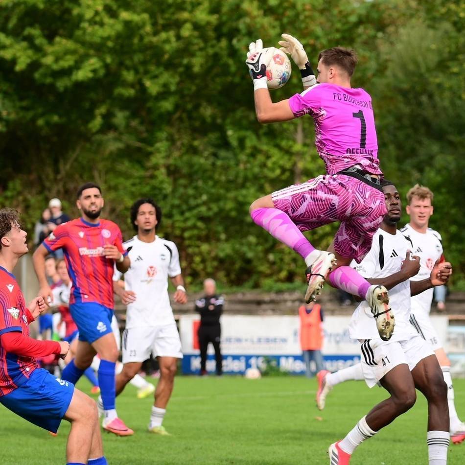 Fußball in Meerbusch: FCB feiert ersten Sieg, TSV hadert mit Remis